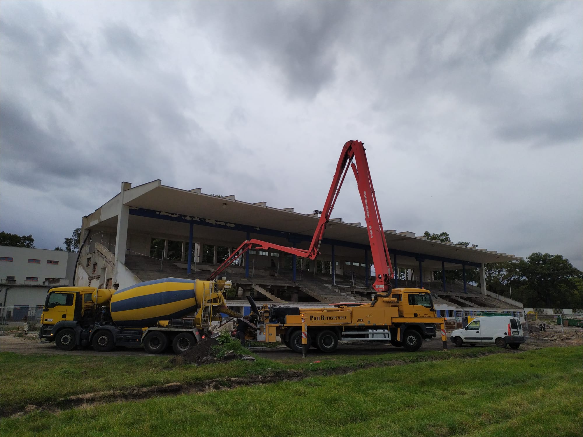 Výstavba fotbalového stadionu