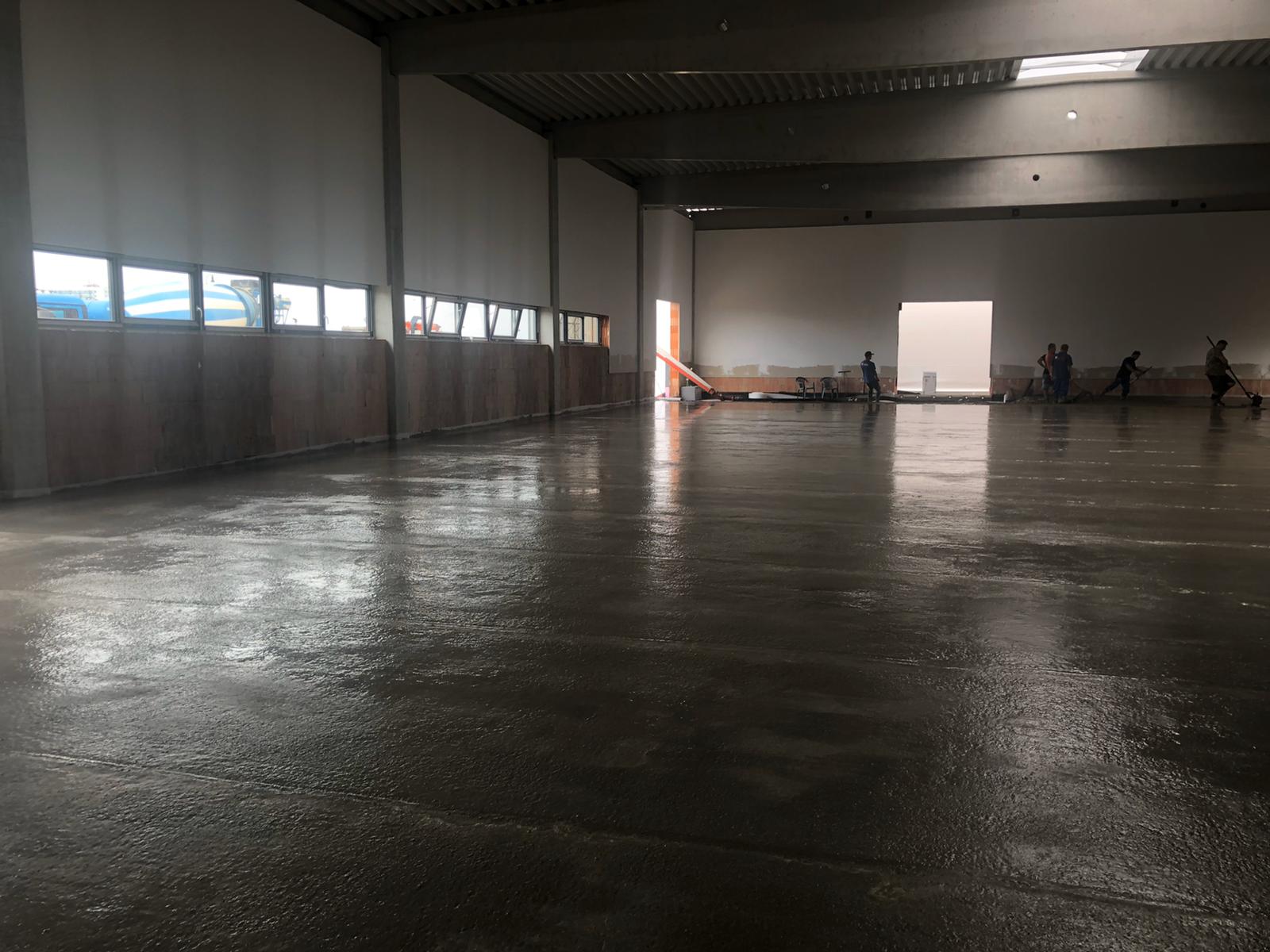 Betonování základů logistického centra